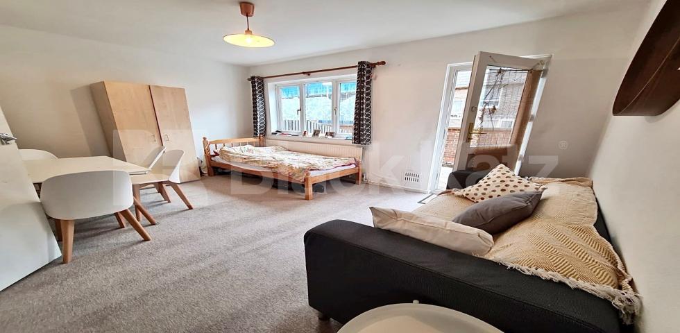 			VIRTUAL TOUR AVAILABLE!, 3 Bedroom, 1 bath, 1 reception House			 Mitford Road N19, HOLLOWAY / FINSBURY PARK